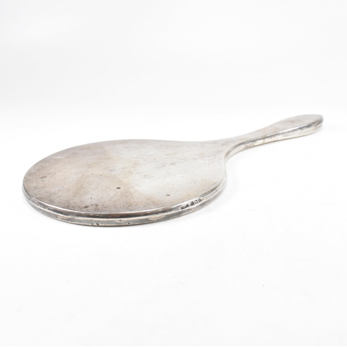 37 - A George V hallmarked silver vanity hand mirror. The circular mirror having a bevelled edge.ÿHallmar... 