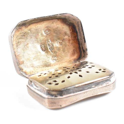 4 - A George III hallmarked silver vinaigrette. The Georgian vinaigrette having bright cut decorated lid... 