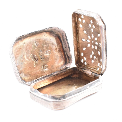 4 - A George III hallmarked silver vinaigrette. The Georgian vinaigrette having bright cut decorated lid... 