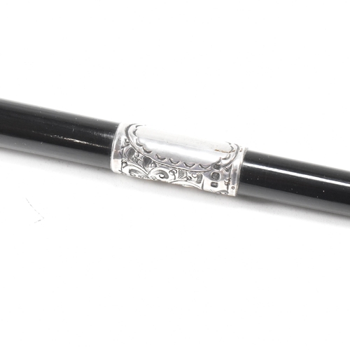 45 - A George V cased hallmarked silver and ebony conductors baton. The baton having a silverÿpommel and ... 