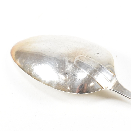 49 - A Georgian hallmarked silver serving spoon. The George Vÿspoon having a fiddle pattern decoration an... 