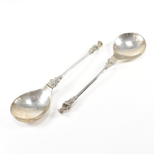 51 - A pair of Victorian hallmarked silver apostle spoons. Hallmarked for London 1883. Makers mark JPFP f... 