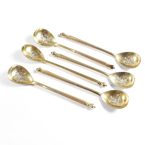 6 - VASILI SEMENOV - A late 19th century cased Russian silver gilt and niello tea service spoon suite. T... 