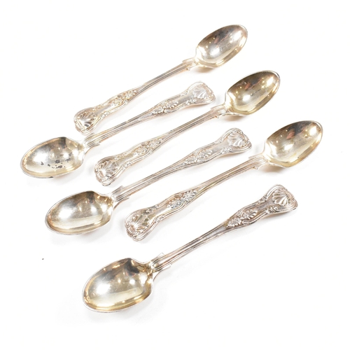 60 - A set of six Victorian hallmarked silver tea spoons. The spoons having a moulded scrolled design wit... 