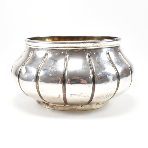 8 - A Victorian Garrard and Co hallmarked silver bowl.ÿThe bowl standing on a plinth base rising to a bu... 