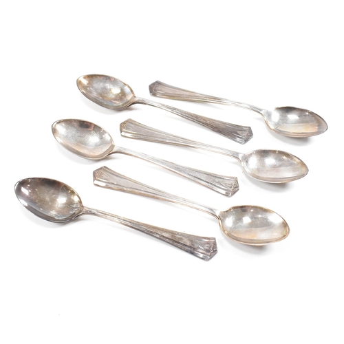 81 - George V cased hallmarked silver flatware. The lot to include a set of six tea spoons. Hallmarked fo... 