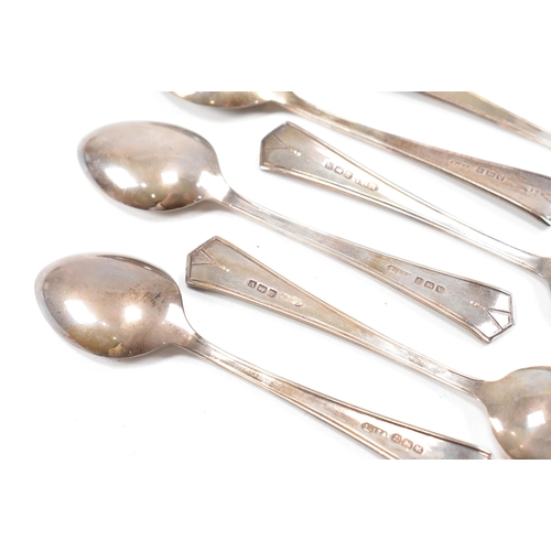 81 - George V cased hallmarked silver flatware. The lot to include a set of six tea spoons. Hallmarked fo... 