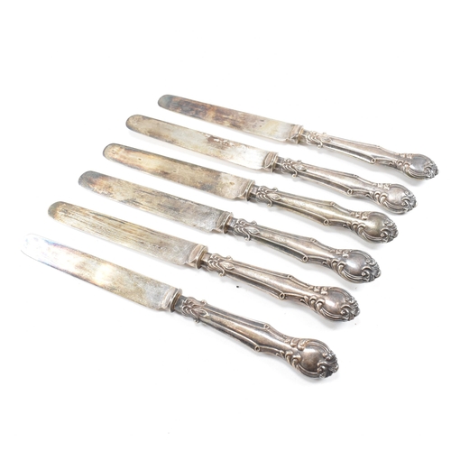 81 - George V cased hallmarked silver flatware. The lot to include a set of six tea spoons. Hallmarked fo... 