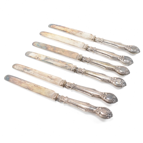 81 - George V cased hallmarked silver flatware. The lot to include a set of six tea spoons. Hallmarked fo... 