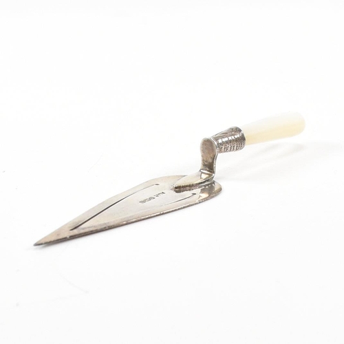 82 - A George V hallmarked silver and mother of pearl novelty bookmark in the form of a trowel.  Hallmark... 