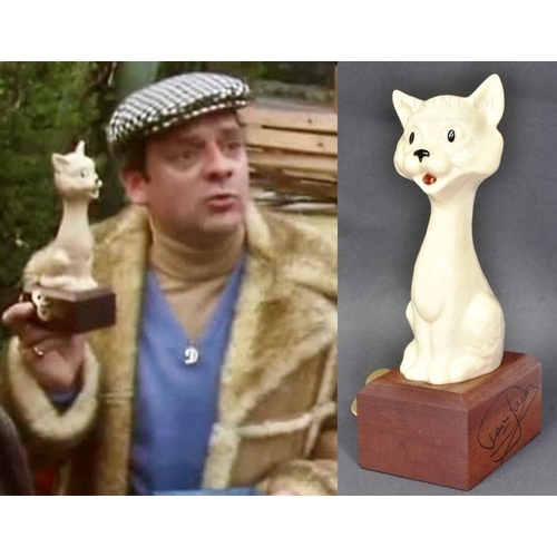 123 - Only Fools & Horses (BBC Sitcom 1981-2003) - A Touch Of Glass (Series 2) - a cat statue that plays '... 