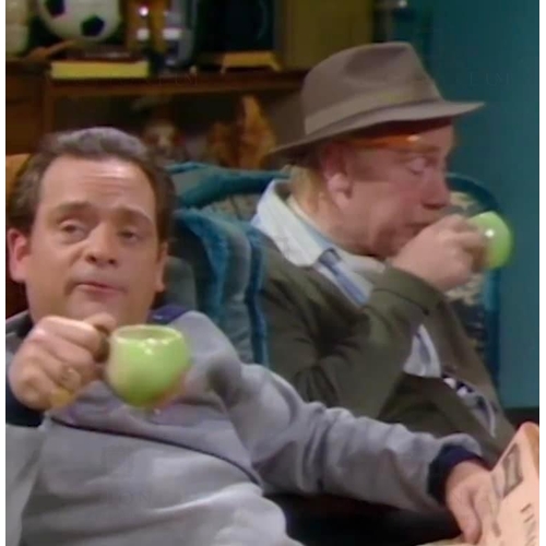 152 - Only Fools & Horses (BBC Sitcom 1981-2003) - Apple Cup - an original vintage apple shaped ceramic mu... 