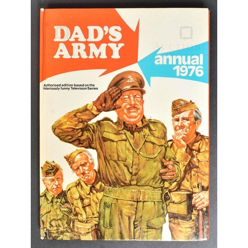 209 - Dad's Army (BBC Sitcom 1968-1977) - a 1976 Dad's Army annual signed to the inside covers by several ... 