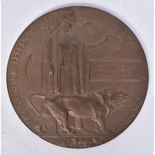 101 - A WWI First World War Death Plaque / Death Penny to one John Thomas Matthews. Supplied with its orig... 