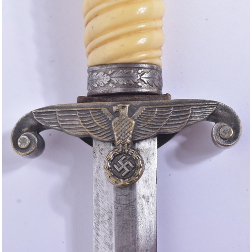 105 - A WWII Second World War Third Reich Nazi German Army Officers parade dagger. The dagger having a ste... 