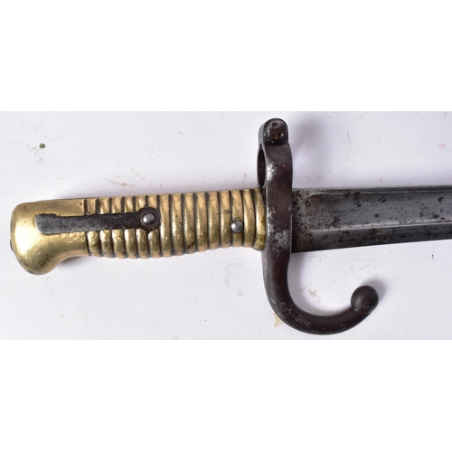 116 - A 19th Century French 1866 pattern ' Chassepot ' rifle bayonet. The bayonet having ribbed brass hilt... 