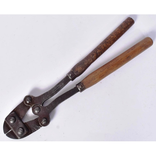 124 - A pair of WWI First World War French wire cutters. Makers mark for Peugeot Freres and dated 1917. Me... 