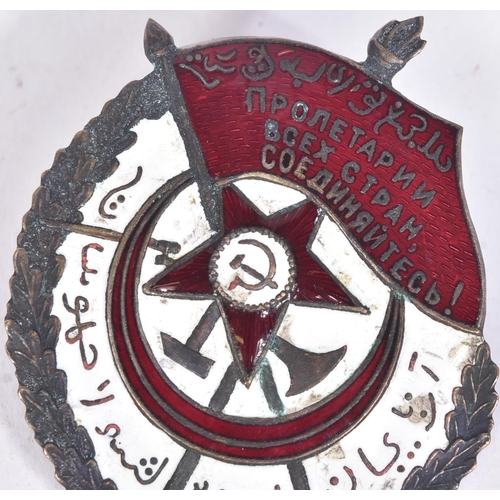 136 - An early 20th Century Soviet Union Order of the Red Banner of Azerbaijan badge. Silver metal with a ... 