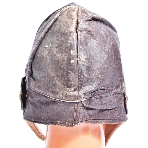 158 - A WWI First World War RFC Royal Flying Corps flying helmet. Leather construction with a chamois inte... 