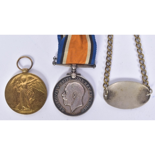 207 - A WWI First World War medal pair awarded to one 35675 Gunner J Davis of the Royal Artillery comprisi... 