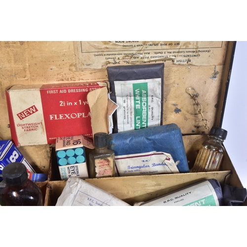 248 - Railwayana - an original vintage GWR Great Western Railways First Aid Outfit. Hinged lid reading No.... 