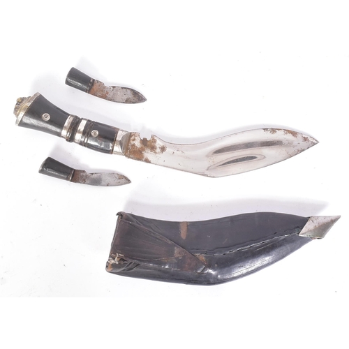 283 - A collection of x3 vintage Nepalese / Indian Kukri knife daggers. All with lion head pommels, carved... 