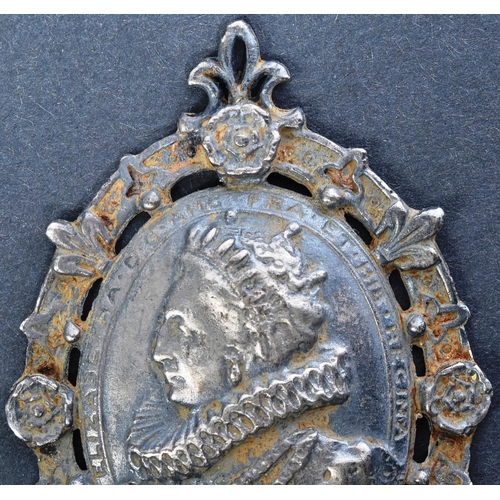 316 - A Queen Elizabeth 1st Royalist Supporters badge depicting a bust of Queen Elizabeth to the left surr... 