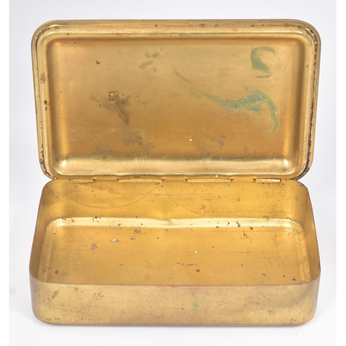 337 - A WWI Christmas 1914 Queen Mary trench cigarette gift tin - no contents. Measures approx. 3cm x 13cm... 