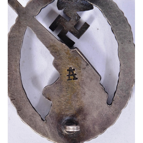 339 - A WWII Second World War Third Reich Nazi German Anti Aircraft / Army Flak badge. The badge depicting... 