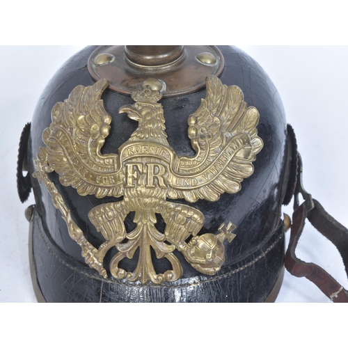 344 - A WWI First World War Imperial German Army / Prussian M15 pickelhaube uniform helmet. Leather constr... 