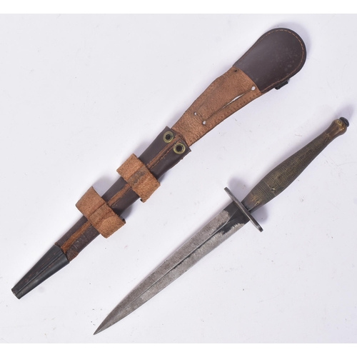 40 - An original WWII Second World War Fairbairn Sykes issued 2nd Pattern commando fighting dagger with s... 