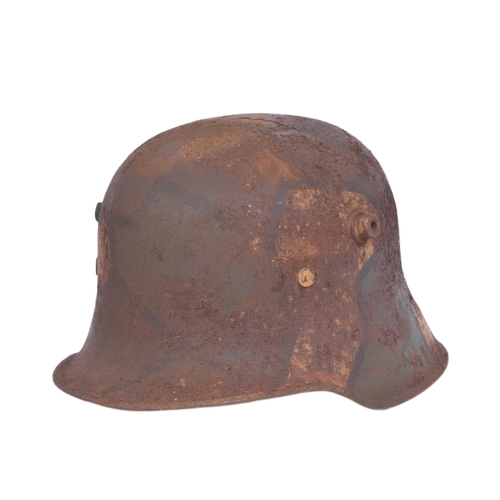 42 - A WWI First World War Imperial German / Prussian Army M17 Stahlhelm helmet. Jigsaw pattern camo with... 