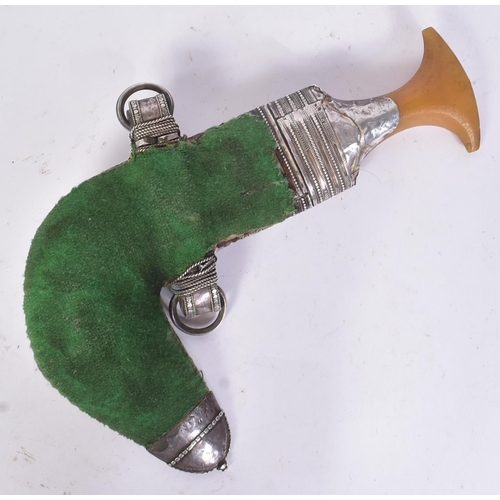 51 - An early 20th Century Middle Eastern / Omani Khanjar / Jambiya dagger. Flat pommel with a Rhino horn... 