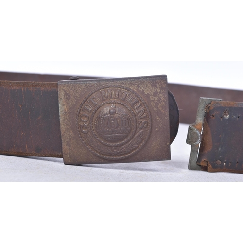 64 - A WWI First World War Imperial German Army Infantry Officers uniform belt. The brown leather tab mar... 