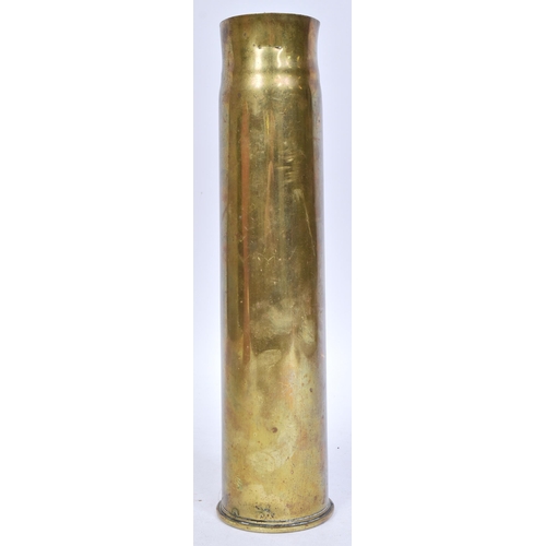 73 - A WWI First World War British (INERT) 6 Pounder tank shell case. The shell dated 1917. Measures appr... 