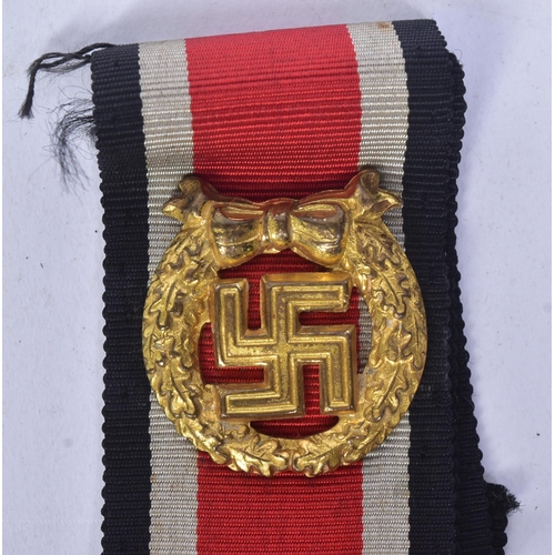 76 - A WWII Second World War Third Reich Nazi German Army / Heer Honour Roll Clasp. Gilt metal in the for... 