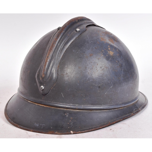 95 - A WWI First World War period French M15 steel combat Adrian helmet. Steel construction with split pi... 