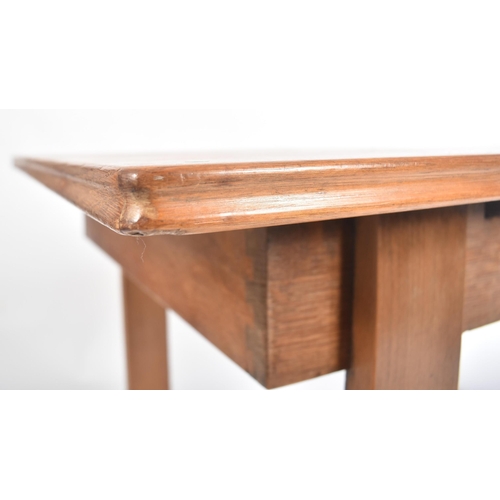 209 - An Art Deco early 20th century circa 1930s oak extending breakfast occasional table. The table havin... 