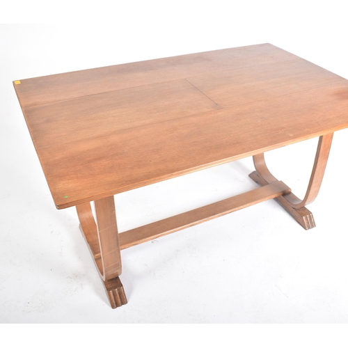 209 - An Art Deco early 20th century circa 1930s oak extending breakfast occasional table. The table havin... 