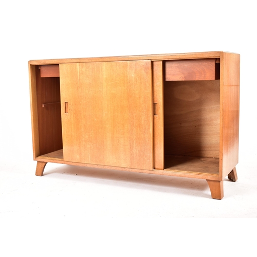 238 - Cotswold School - A vintage mid 20th century circa 1950s oak sideboard credenza. Rectangular form wi... 