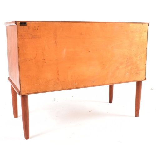 252 - A Danish inspired retro mid 20th century circa 1950s teak wood vinyl / side cupboard. The cabinet ha... 