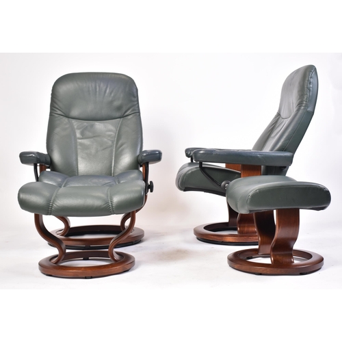 262 - Ekornes - Stressless - A pair of 20th century reclining armchairs / lounge swivel chairs. Each recli... 