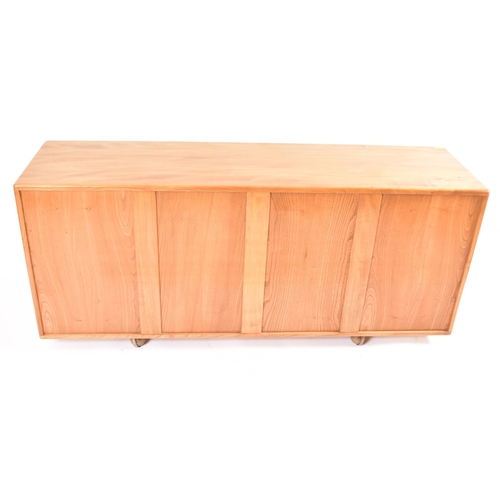 30 - Lucian Ercolani for Ercol - Windsor Range - A retro 20th century beech and elm sideboard credenza. T... 