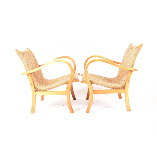 37 - Erich Dieckmann - A matching pair of retro mid 20th century beechwood easy chair / armchairs. Each c... 