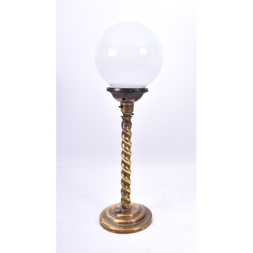 84 - An early 20th century Art Deco table / desk lamp light. The lamp having a stepped brass base and bar... 