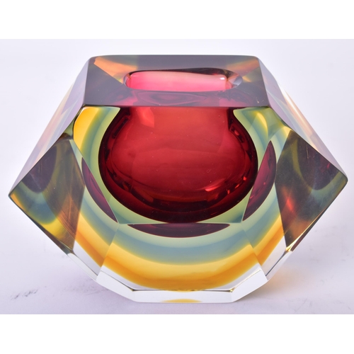 87 - After Flavio Poli x Seguso Vetri d'Arte - Murano - Itlay - A vintage mid 20th century 1960s faceted ... 