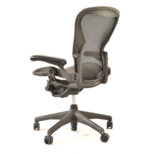 605 - Bill Stumpf and Don Chadwick for Herman Miller - Aeron - A contemporary office swivel desk chair wit... 