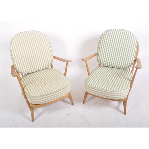 248 - Lucian Ercolani - Ercol - Windsor - Model 203 - A pair of retro 1960s beech and elm blonde easy armc... 