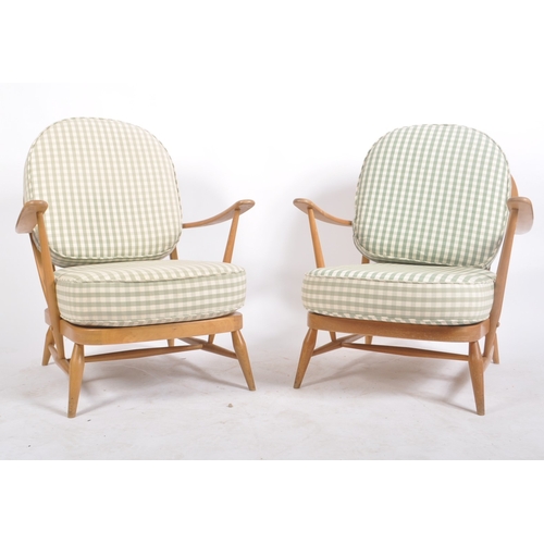 248 - Lucian Ercolani - Ercol - Windsor - Model 203 - A pair of retro 1960s beech and elm blonde easy armc... 