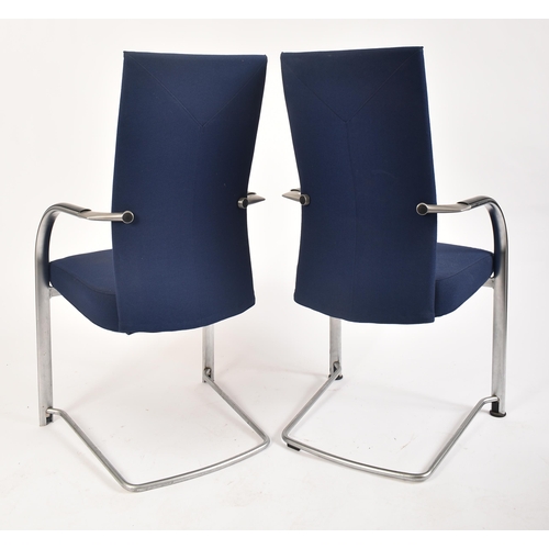 447 - Fritz Hansen - A matching set of fourteen contemporary designer boardroom / visitors chairs. Each ch... 